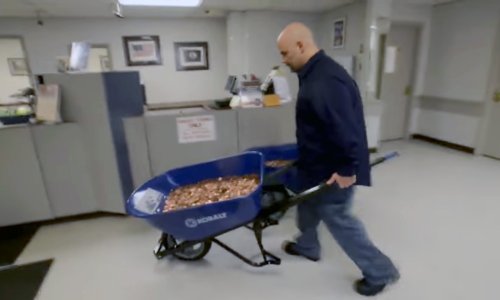 Platio registraciju sa 300.000 kovanica od jednog centa