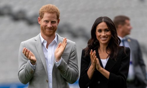Čestitka kraljevske obitelji ponovno je zakomplicirala sve - s fotografije 'izrezali' Meghan
