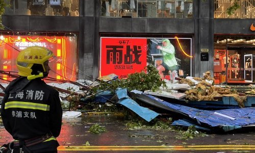 Tajfun Bebinca pogodio Šangaj, srušio 10.000 stabala, evakuirano 400.000 ljudi