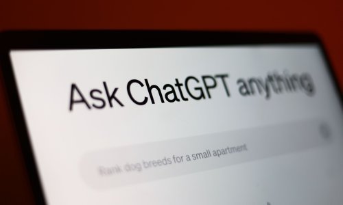 Razgovor s AI chatbotom pomaže pri razlikovanju istine od teorija urote?