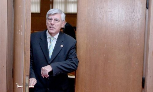 Burno na odboru: 'Zašto bi morali otkriti nečiji spolni život'