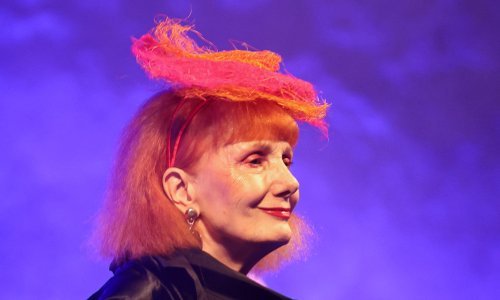 Josipa Lisac pružila podršku mladoj pjesnikinji