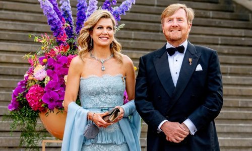 Ni lijepa kraljica ne odolijeva najpoželjnijem trendu: Zablistala u haljini staroj 13 godina