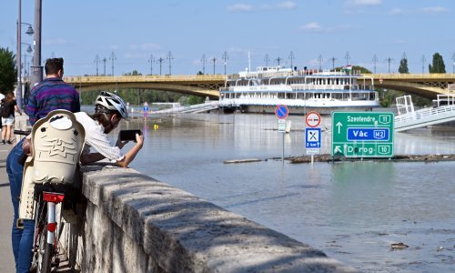 Dunav na rekordnoj razini: Budimpešta se žustro priprema za poplave
