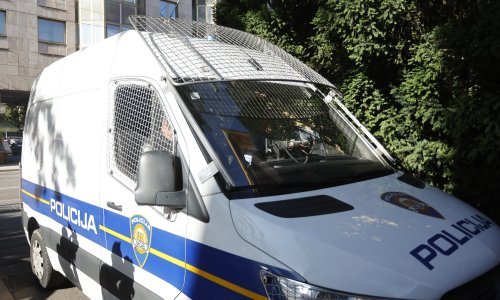 Predstavljao se kao žena da bi namamio Indijce, a zatim ih tukao, pljačkao i uništio auto