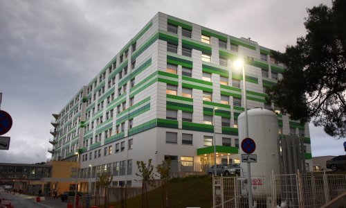 Maloljetnica teško ozlijeđena u padu s romobila, zadržana u bolnici