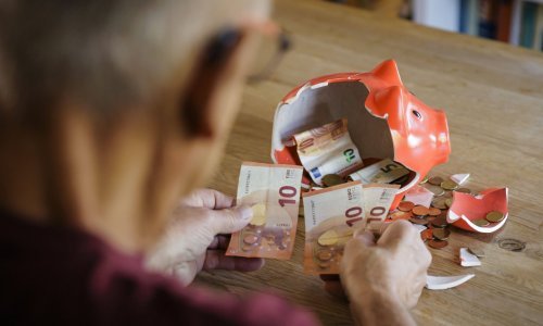 Dio umirovljenika dobiva božićnice, a očekivali su nešto drugo: 'Prevarili su nas'