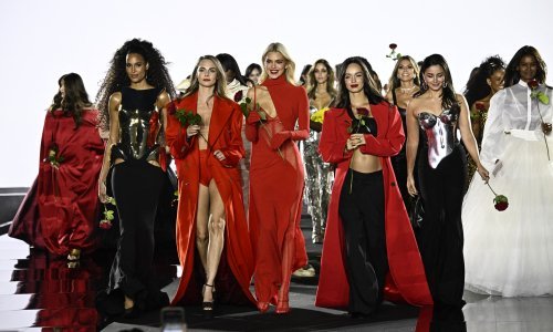 Tako se to radi: Poznate dame pokorile modnu pistu i svojim izdanjima ostavile bez riječi