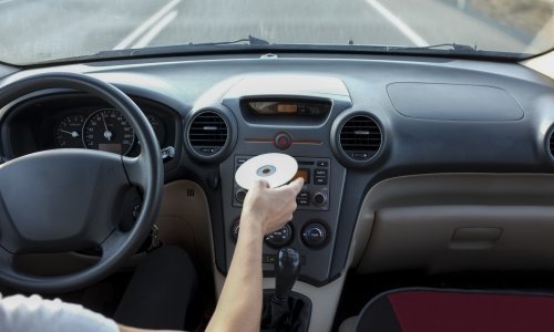 Kraj jedne ere: CD playeri nestali iz novih automobila, ovo je bio 'posljednji čavao'