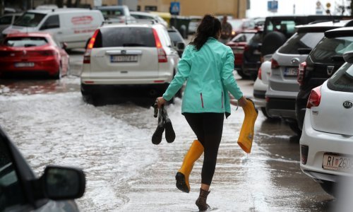 Obilna kiša i siloviti udari juga prijete cijeloj obali, ali vrlo brzo stiže još jedna promjena
