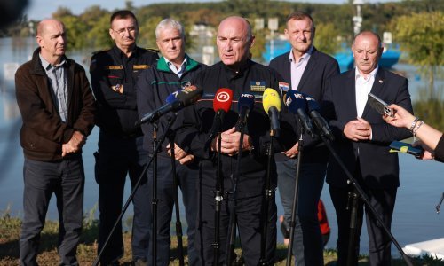 'Dvojica su naletjela na stablo i prevrnula se u Dunav, jedva smo ih spasili. Ne ulazite u vodu'