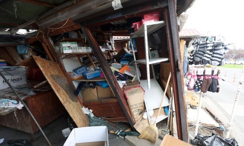 Krš i lom na Črnomercu: ZET-ov autobus bez vozača zabio se u štand