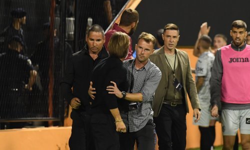 Tramezzanija je morala razdvajati policija, a sve je krenulo zbog nervoznog kapetana