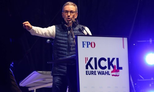 Na izborima u Austriji pobijedio antimigrantski 'narodni kancelar' koji podržava Ruse