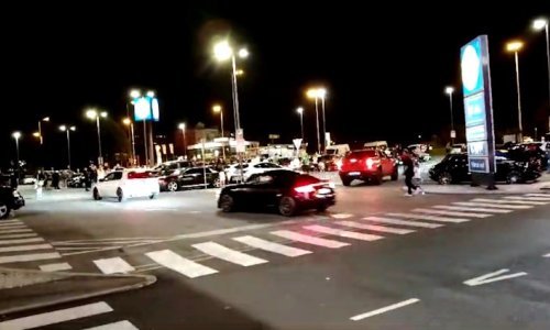 Policija prekinula još jedan Car meet: Opalili niz kazni, pronađene i mačete