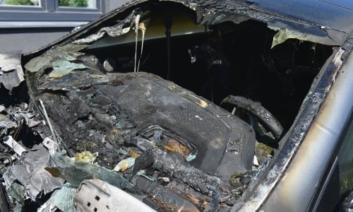 U centru Osijeka noćas izgorio automobil