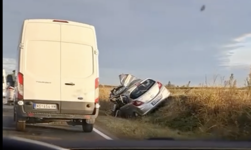 Užas u Srbiji: Sudarili se školski autobus i automobil: Vozač poginuo, ima ozlijeđenih