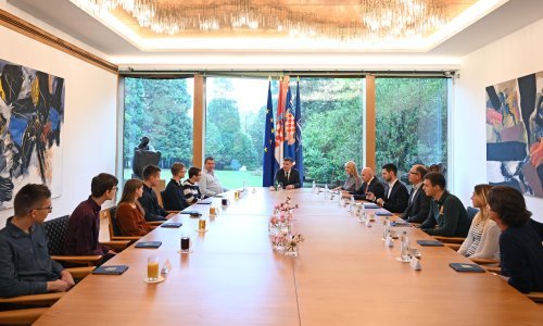 Milanović primio izaslanstvo Hrvatskog saveza informatičara i osvajače medalja