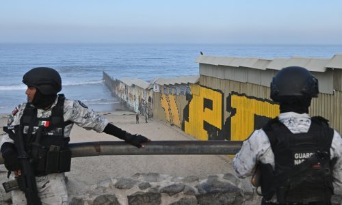 Meksički vojnici pucali na kamionet s desecima migranata i usmrtili njih šestoricu