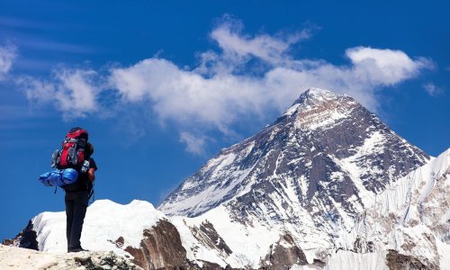 Mt. Everest se ne prestaje uzdizati