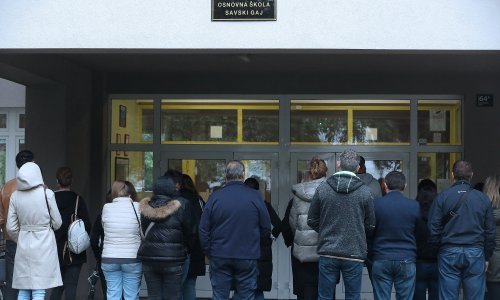 Učenik zbog kojeg se ispisao cijeli razred opet radi probleme, roditelji u prosvjedu
