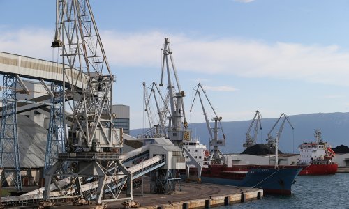Zbog poplava u potpunosti onemogućen prijevoz tereta u Luci Ploče