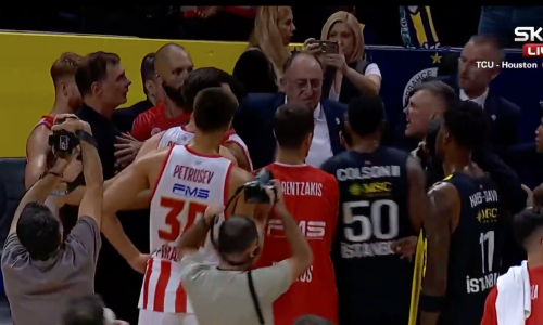 Šou u Euroligi; pogledajte kako su razdvajali posvađane trenere Fenera i Olympiacosa