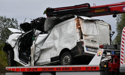 Strava kod Novske: Dvoje mrtvih, 25 ozlijeđenih u izlijetanju kombija s ceste