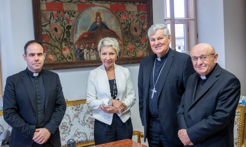 Veleposlanica kod biskupa Košića umjesto u Glini: Je li pukla tikva između Pupovca i Vučića?