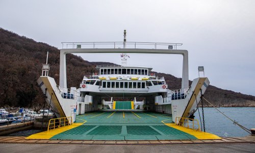 Pala je rampa na trajektu Supetar, oglasila se i Jadrolinija