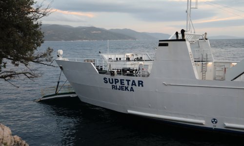 Jadrolinija: Trajekt Supetar ide na popravak, prvi časnik iskrcan