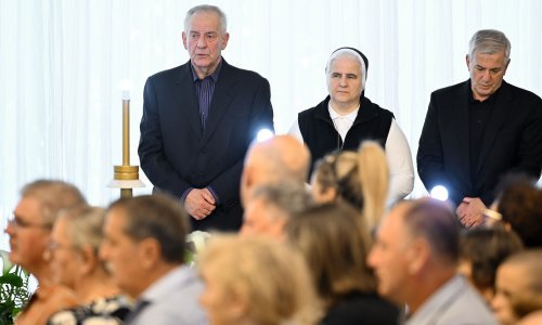 Ivo Sanader pušten iz kaznionice kako bi odao počast preminulom bratu