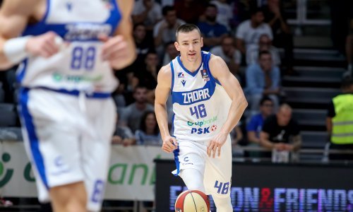 Kapetan Zadra skočio u more i spasio čovjeka od utapanja