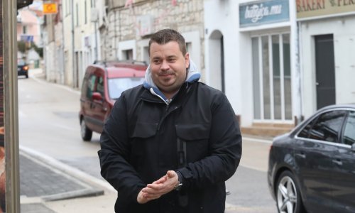 Smijenjen načelnik općine koji je službenom karticom plaćao u bordelu