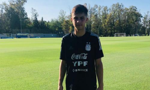 Svi su ludi za njim; 16 mu je godina, ima hrvatske korijene i zatražio je putovnicu