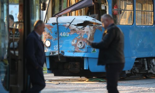 U Zagrebu sudar tramvaja i autobusa, jedna osoba poginula. Prekinut tramvajski promet