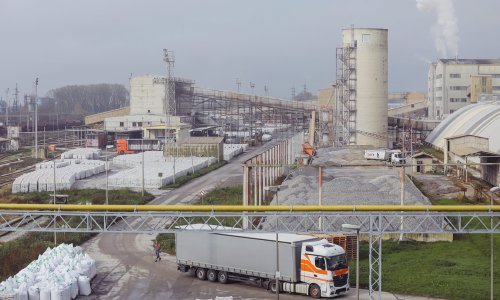 Vlada vratila kontrolni paket dionica u kutinskoj Petrokemiji