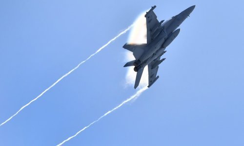 Jurišni avion američke mornarice srušio se kod planine Rainier: U tijeku je velika potraga