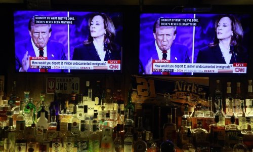 Harris i Trump u tijesnoj utrci u sedam odlučujućih država