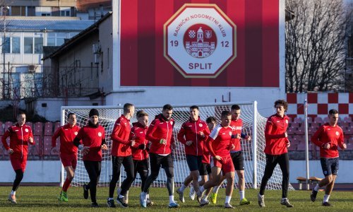 Totalni kaos; potukli se trener i igrač RNK Splita, netko je dobio kopačkom u glavu