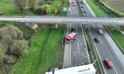 Kaos na A3: Rukometaši spašavali vozača, tamburaši zapeli pa svirali bećarac