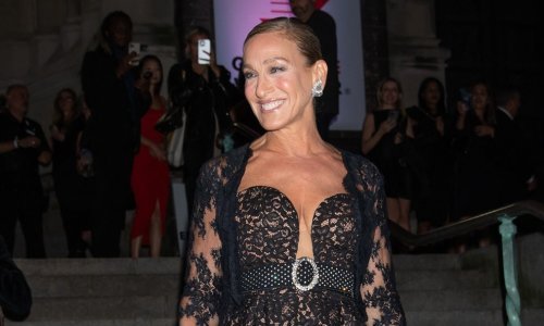Ovu haljinu u ormaru imala bi i Carrie: Sarah Jessica Parker zadivila u chic izdanju