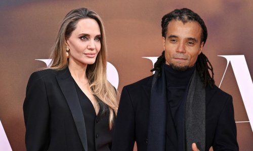 Tajnim prolazima Angelina Jolie je Akalu dovela do sobe i s njim provela dvije noći