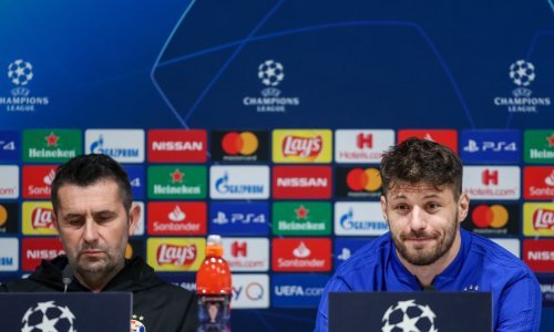 Petković je u kadru, ali Bjelica ne smije zaboraviti kome je zabranjeno sjediti uz teren