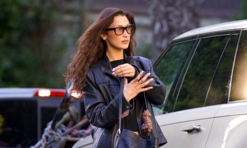 Kad je vidite, poželjet ćete je: Slavna brineta pokazala je novu 'it' torbu