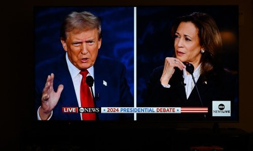 Latino glasači bi mogli odlučiti američke izbore: Ovako im se udvaraju Trump i Harris