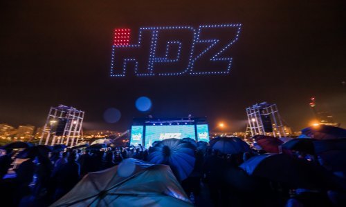 HDZ predstavio kandidata za gradonačelnika Splita, dronovi na nebu ispisali njegovo ime