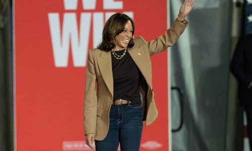 Slavni glumac izvrijeđao Harris: Ima IQ kao stup za ogradu