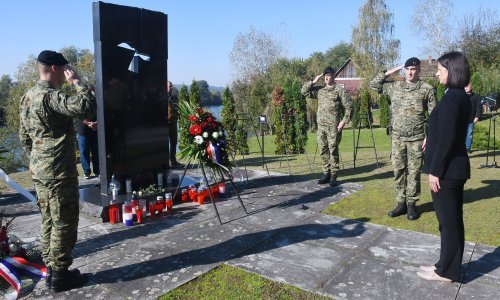 Trojica pripadnika srpske paravojske prijavljena za smrt devetero civila iz Baćina