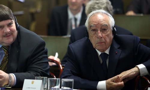 Alain Terrenoire: Rusija želi pokoriti Europu, a Amerika je želi kupiti